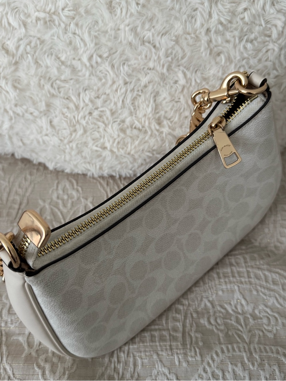 Coach White Signature Canvas Teri Shoulder Bag with Gold Chain Trim - Picture 3 of 7